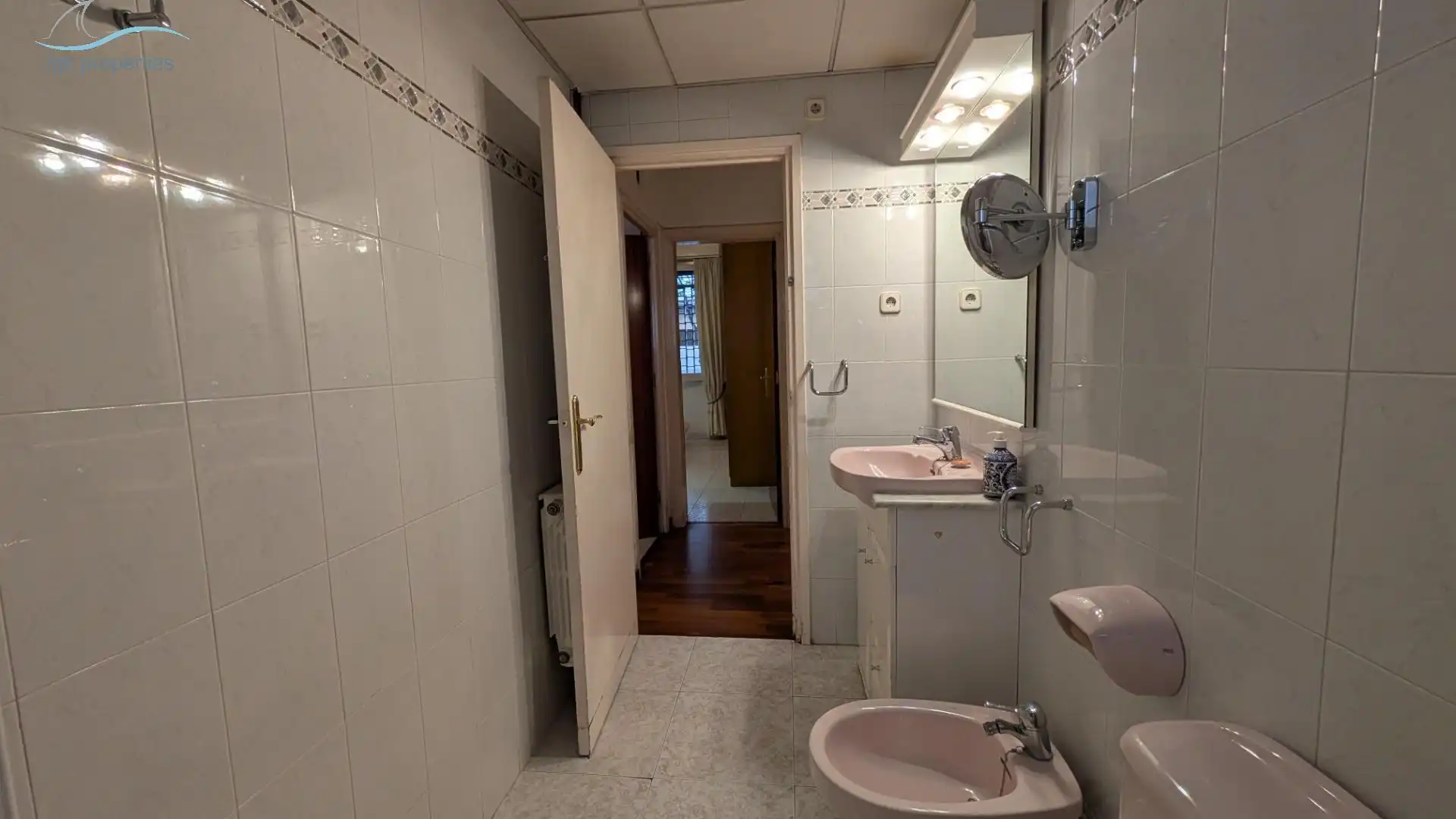 Baño de Apartamento en venta en Barcelona con Calefacción y Parquet