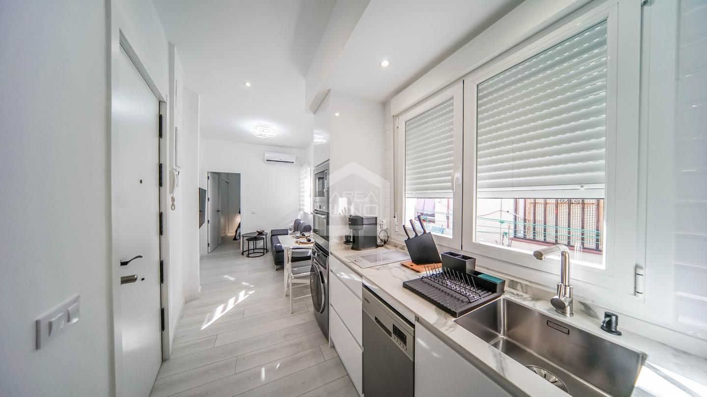 Kitchen of Flat to rent in  Madrid Capital  with Air Conditioner