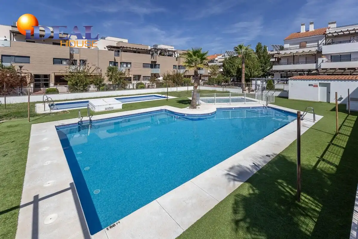 Piscina de Piso en venta en Loma Verde