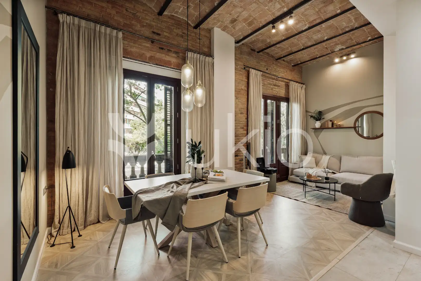 Sala de estar de Apartamento de alquiler en  Barcelona Capital con Aire acondicionado, Calefacción y Amueblado