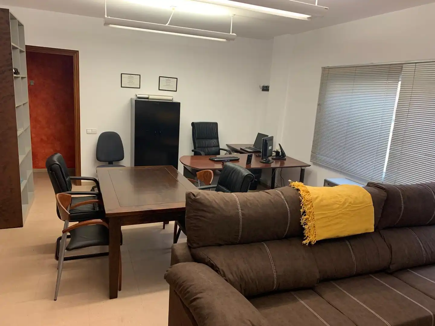 Büro zur Miete in Vilanova i la Geltrú mit Heizung und Abstellraum