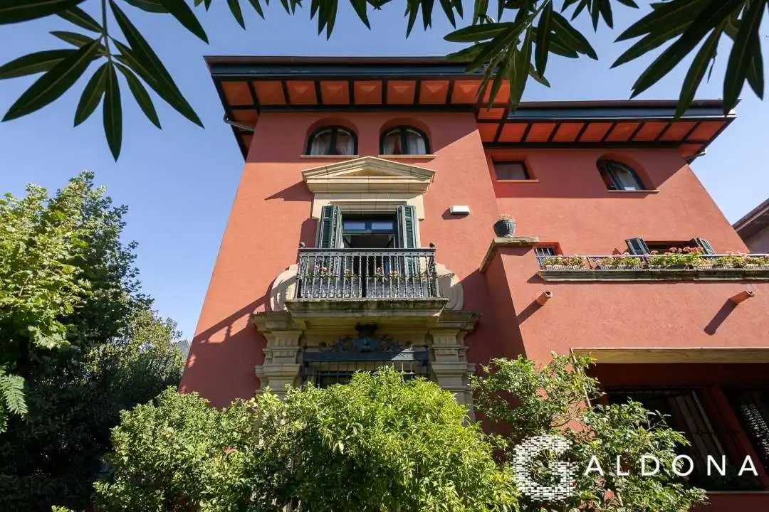 Vista exterior de Casa o xalet en venda en Donostia - San Sebastián  amb Calefacció, Jardí privat i Terrassa