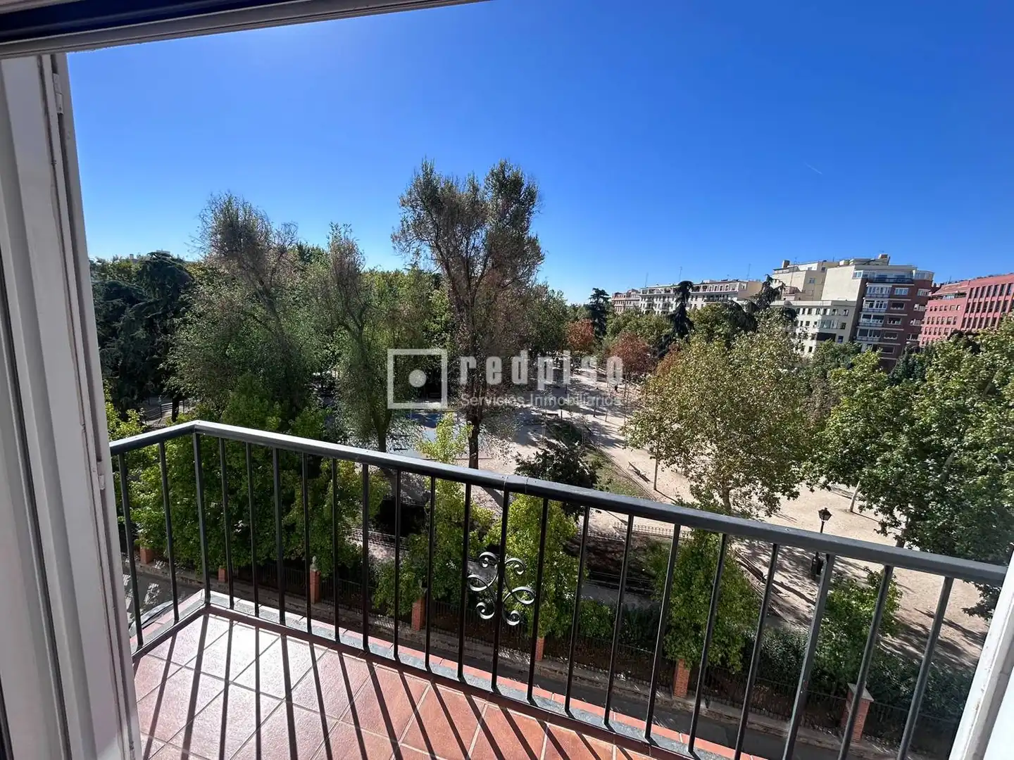 Vista exterior de Piso en venta en Madrid con Calefacción y Terraza