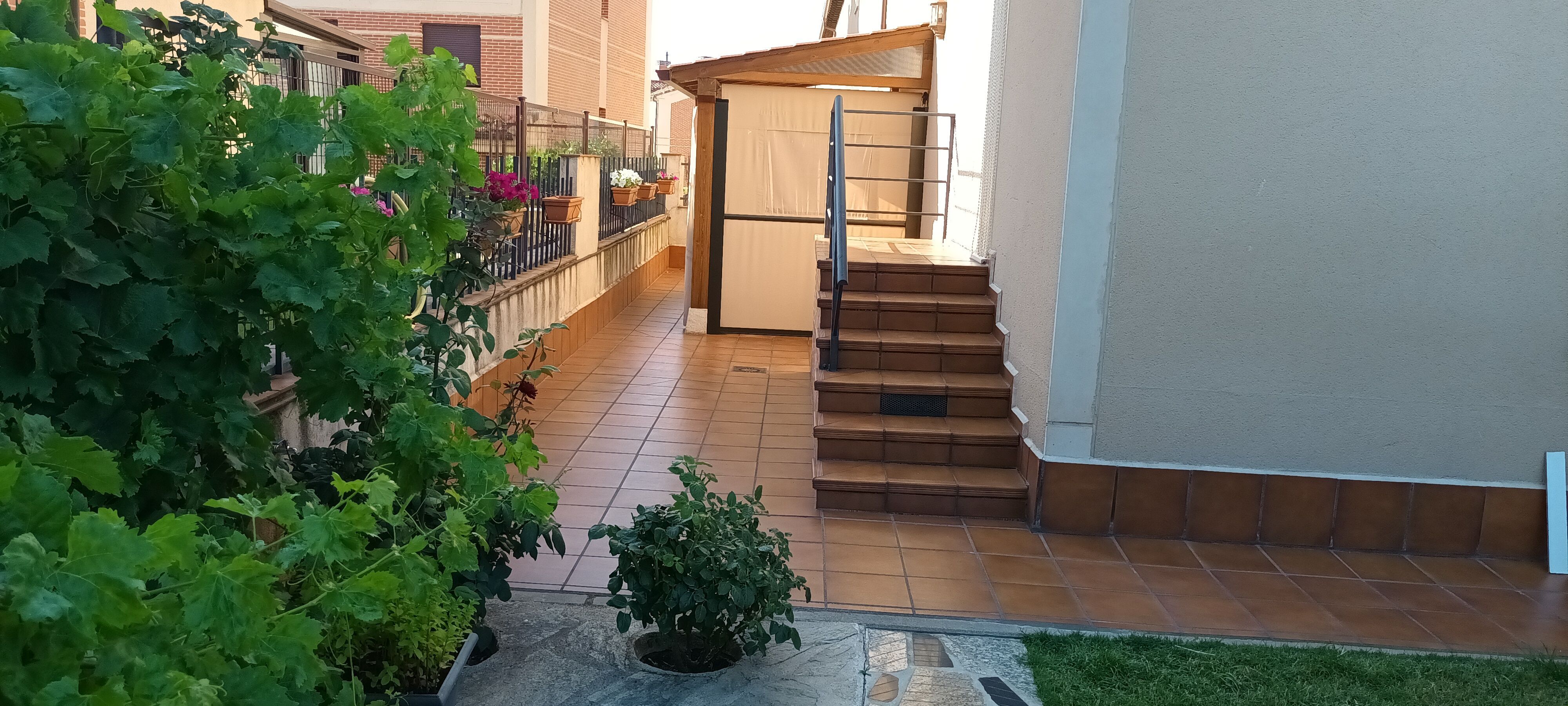 Terrassa de Casa adosada en venda en La Lastrilla  amb Calefacció, Jardí privat i Parquet
