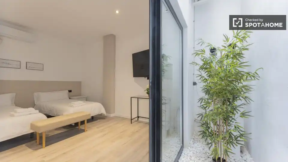 Bedroom of Flat for rent in Valencia  with Air Conditioner, Heating and Furnished