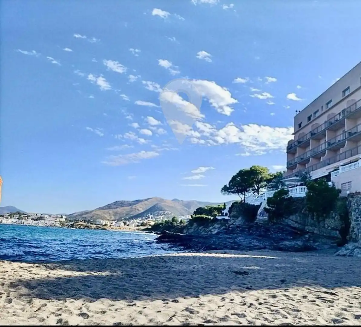 Außenansicht von Wohnung zum Verkauf in Llançà mit Klimaanlage, Heizung und Abstellraum