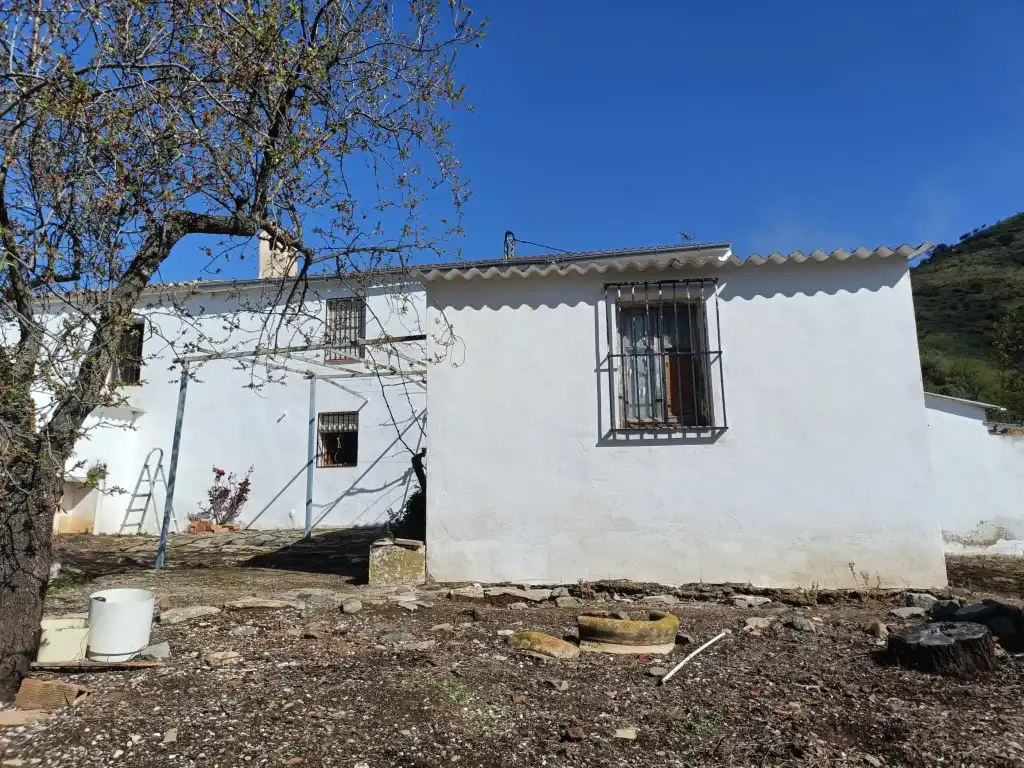 Außenansicht von Country house zum Verkauf in Casabermeja