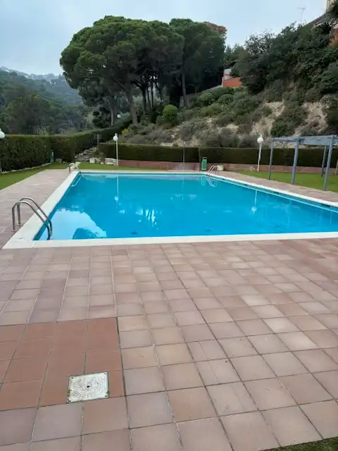 Piscina de Casa adosada en venda en Mataró amb Aire condicionat, Calefacció i Jardí privat