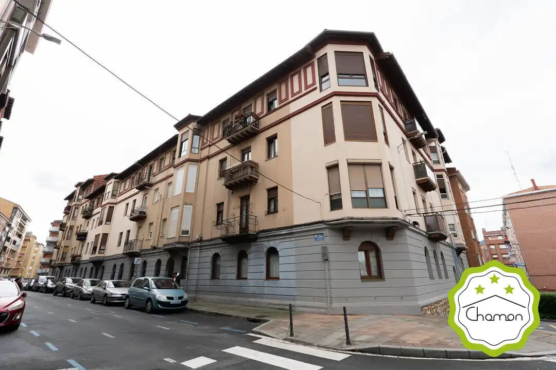 Vista exterior de Pis en venda en Barakaldo  amb Moblat i Balcó