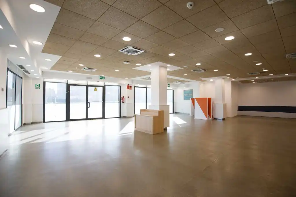 Gebäude zur Miete in El Prat de Llobregat