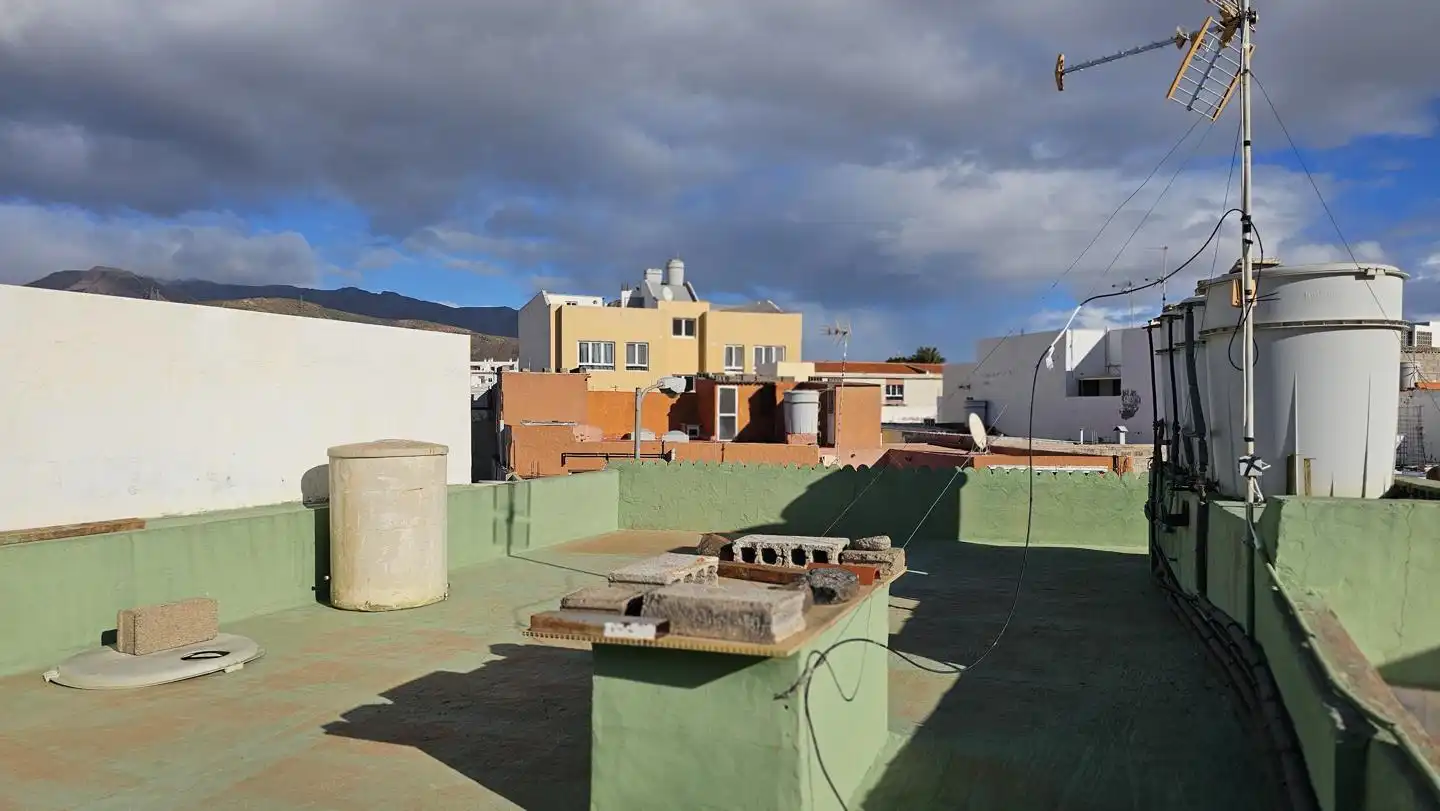 Vista exterior de Casa o xalet en venda en Santa Lucía de Tirajana amb Jardí privat, Terrassa i Piscina