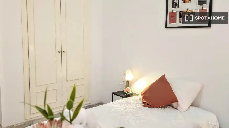 Habitación de Piso de alquiler en Valencia con Aire acondicionado, Calefacción y Amueblado