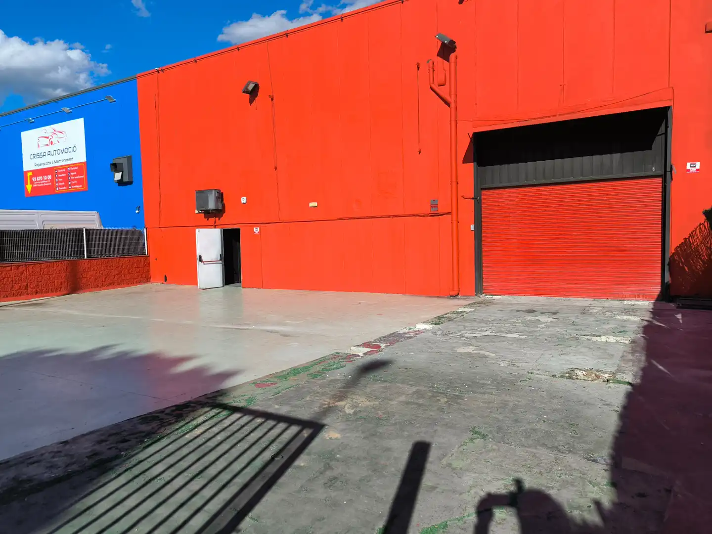 Vista exterior de Nau industrial en venda en Granollers amb Alarma