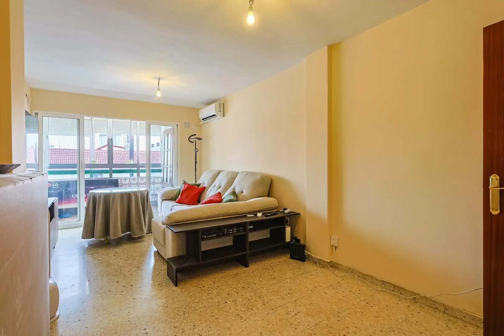 Sala d'estar de Pis en venda en Sevilla amb Aire condicionat