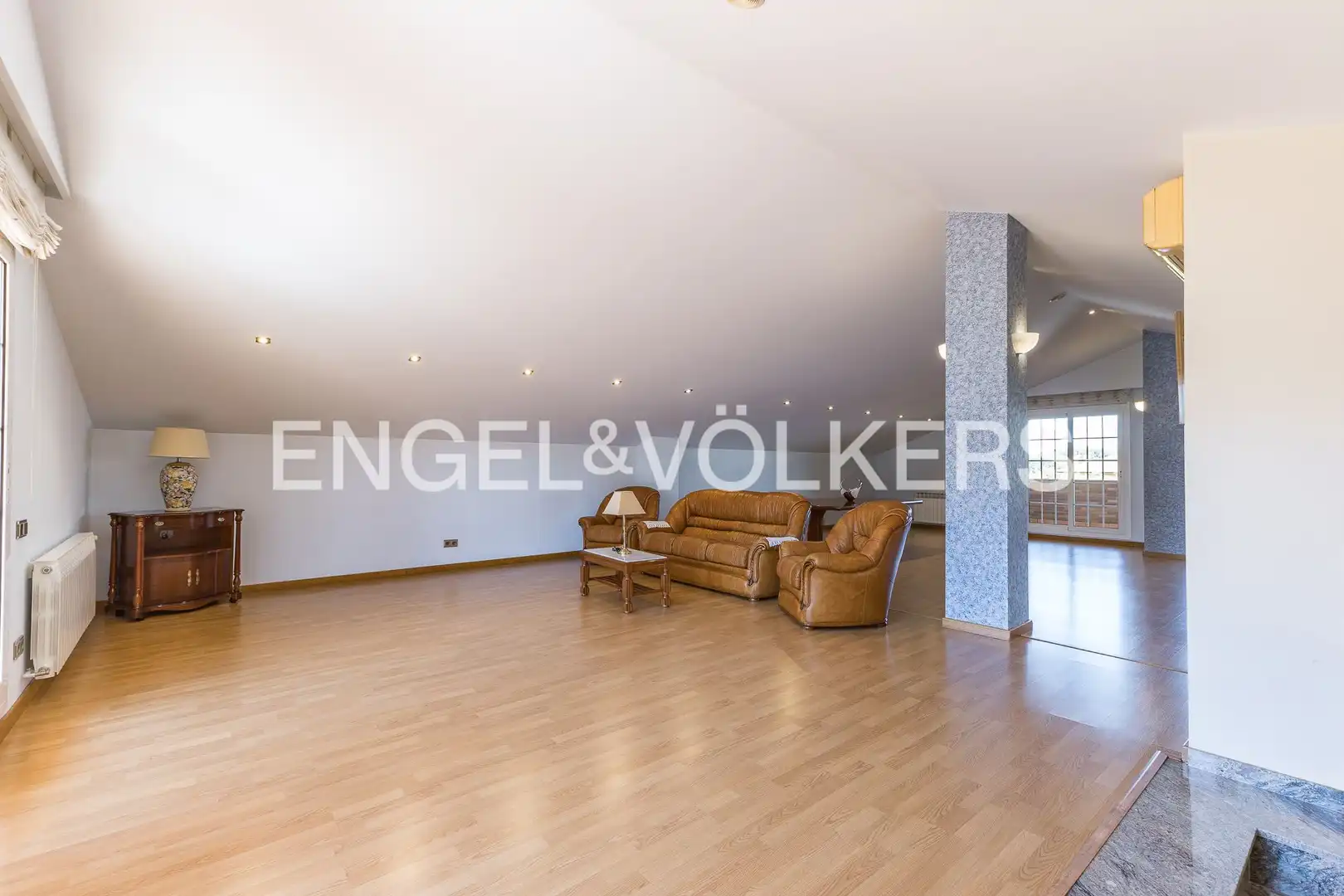 Sala de estar de Casa o chalet en venta en Molins de Rei con Aire acondicionado, Calefacción y Jardín privado