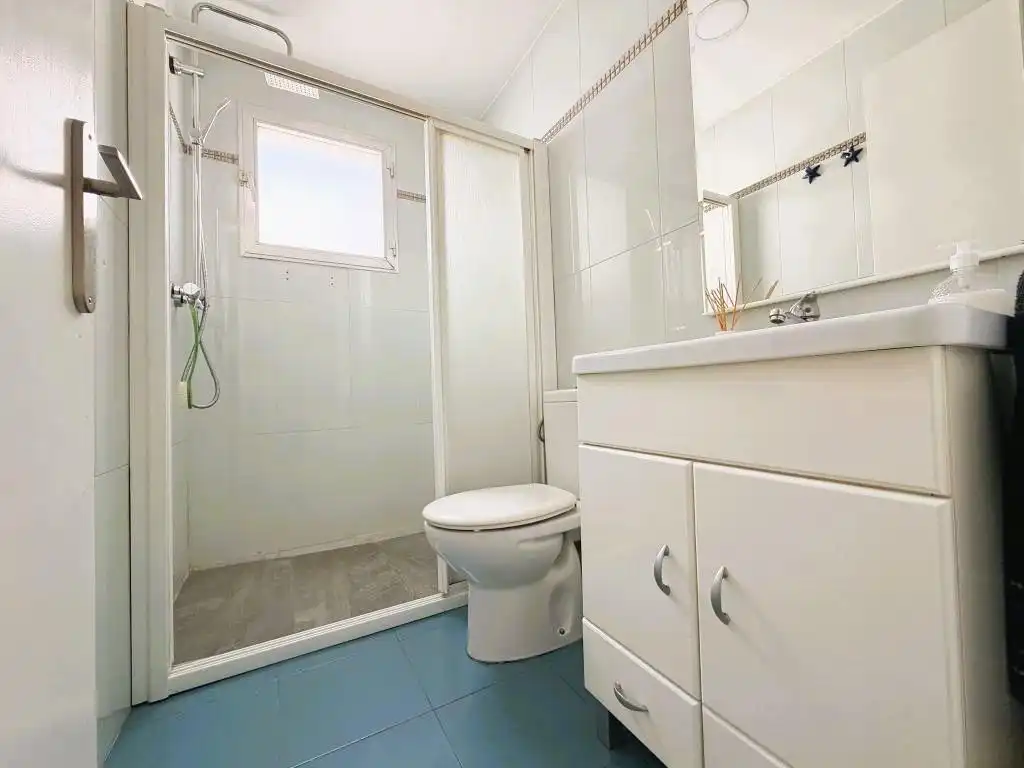 Badezimmer von Wohnung zum Verkauf in Málaga mit Privatgarten, Terrasse und Gemeinschaftspool