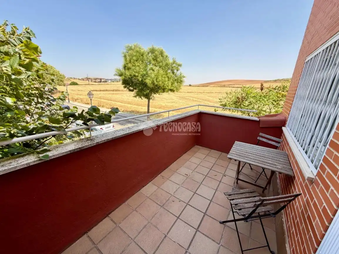 Terrassa de Casa adosada en venda en Daganzo de Arriba amb Aire condicionat, Parquet i Piscina