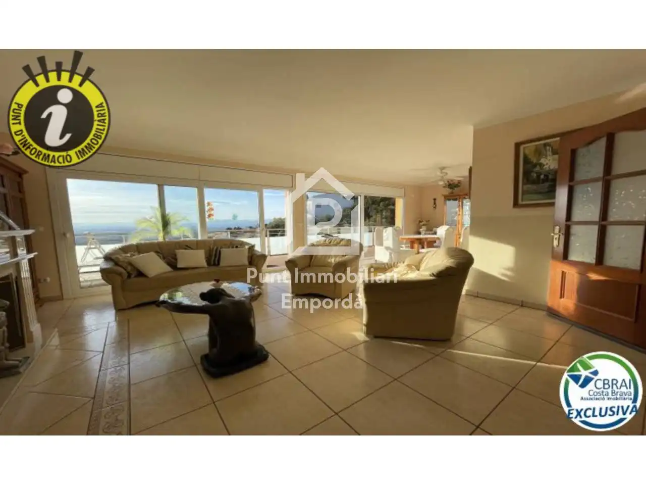 Sala d'estar de Casa o xalet en venda en Roses amb Aire condicionat, Jardí privat i Terrassa