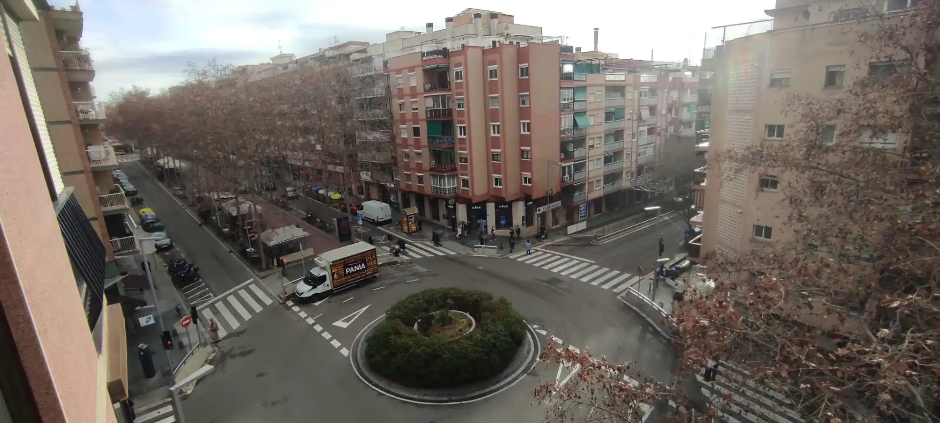 Exterior view of Flat for sale in Santa Coloma de Gramenet  with Balcony