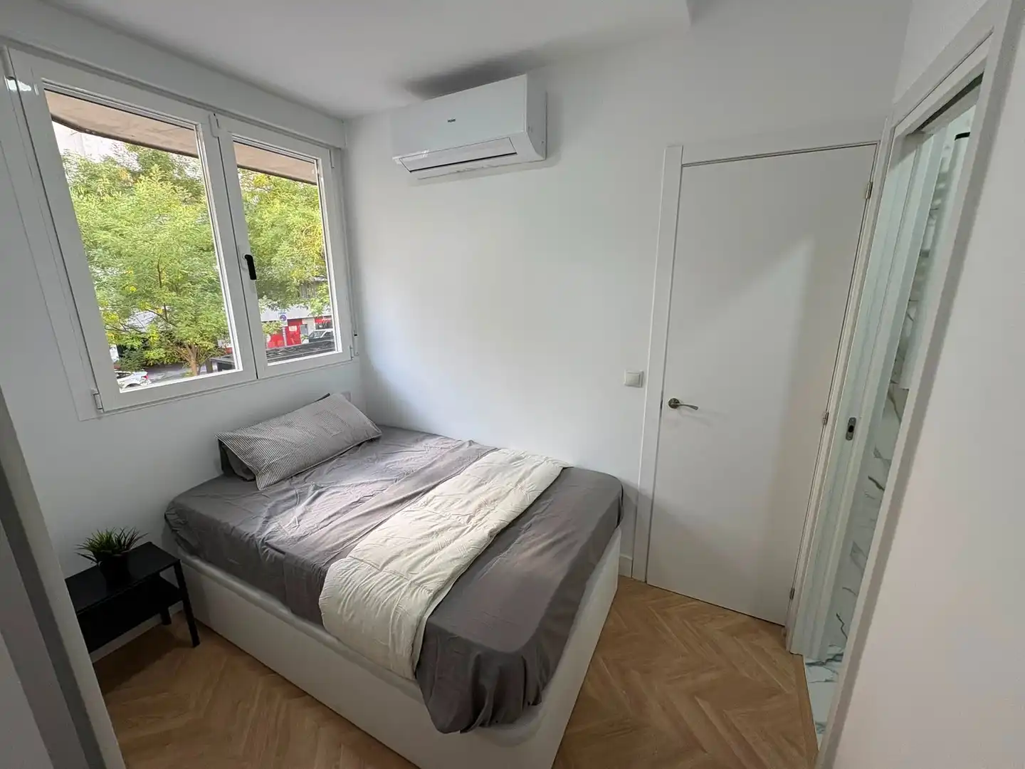 Bedroom of Flat for rent in Madrid  with Air Conditioner, Heating and Furnished