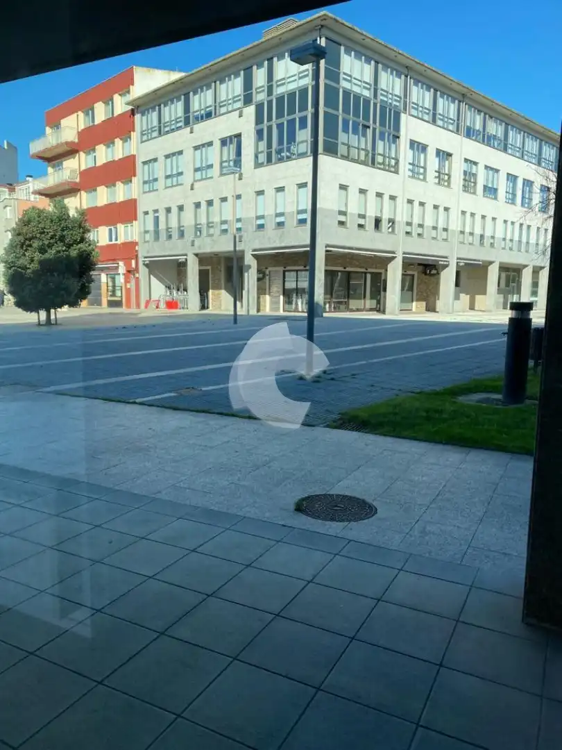 Parkplatz von Büro zum Verkauf in Oleiros
