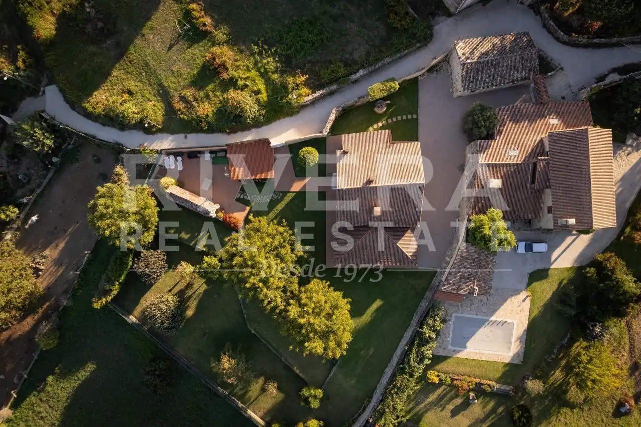 Casa o xalet en venda en Nigrán amb Calefacció, Jardí privat i Moblat