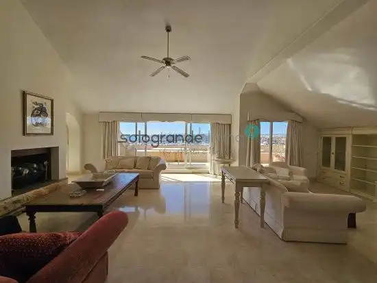 Sala d'estar de Apartament en venda en Sotogrande amb Aire condicionat, Calefacció i Terrassa