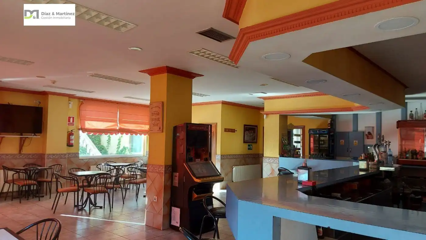 Local comercial en venda a La Robla, imagen 4