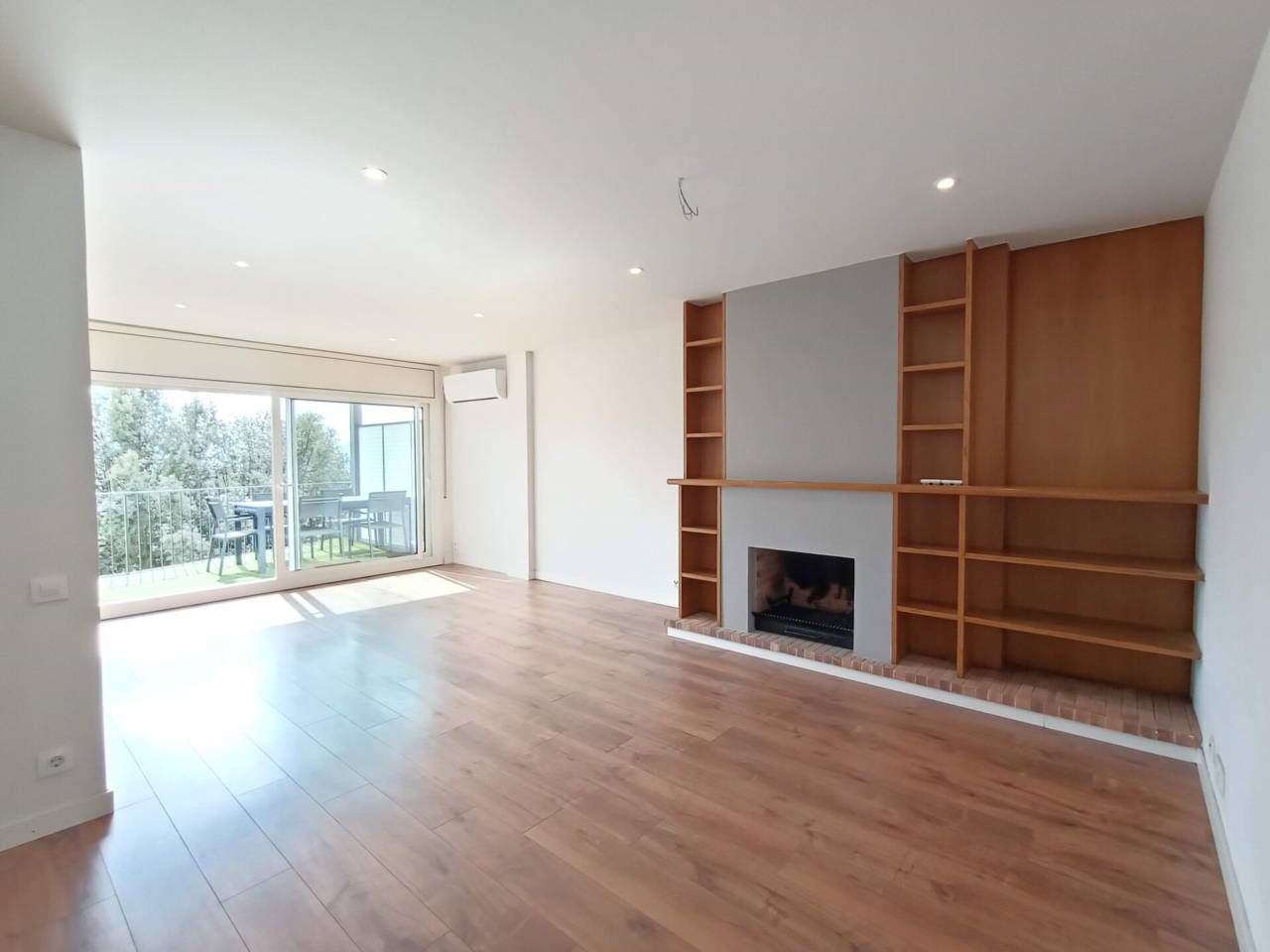 Living room of Flat for rent in Taradell  with Air Conditioner, Parquet flooring and Terrace