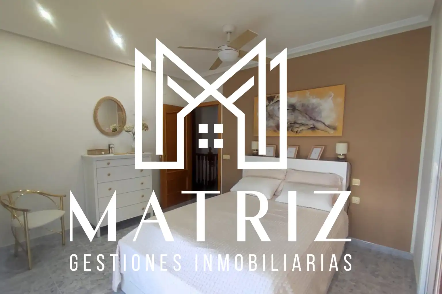 Casa con balcón en venta en Calle Triunfo Ave María