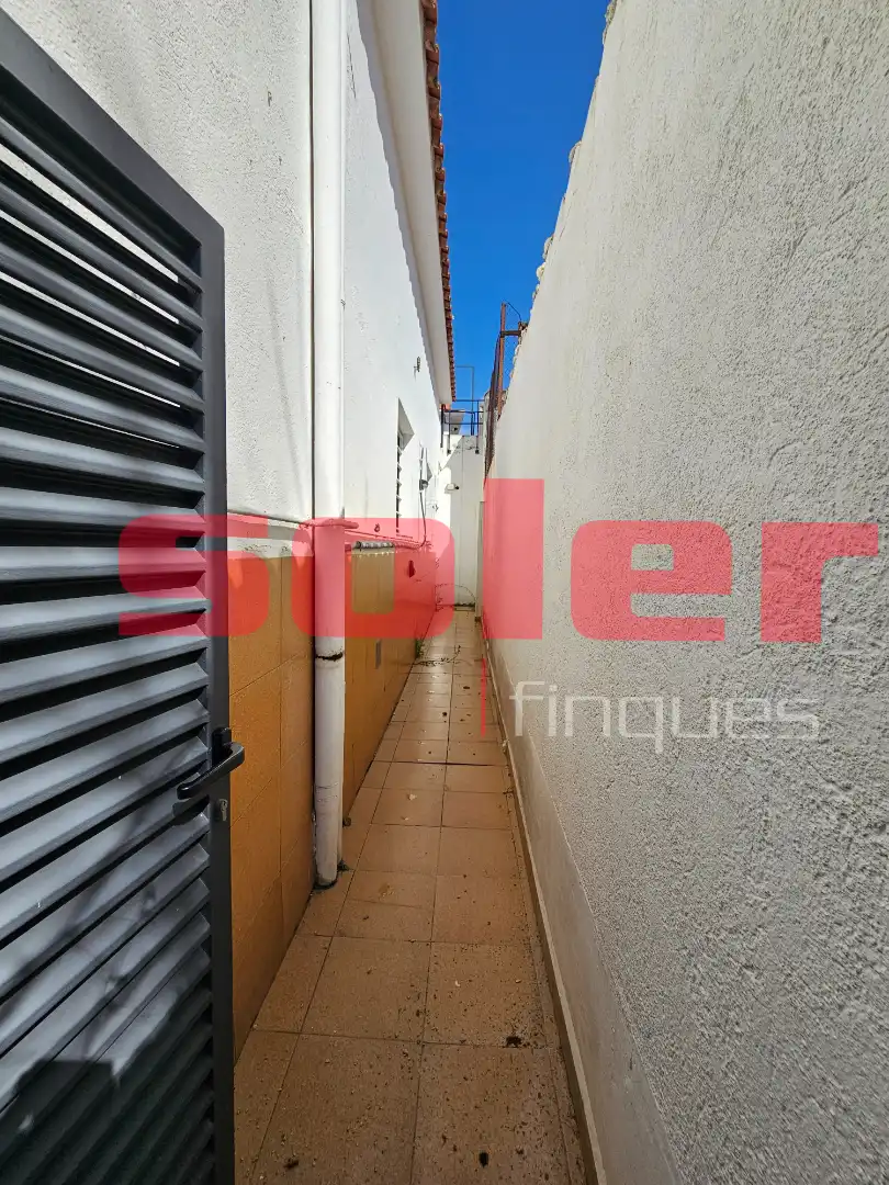 Vista exterior de Casa o chalet en venta en Sant Cugat del Vallès con Aire acondicionado, Calefacción y Jardín privado