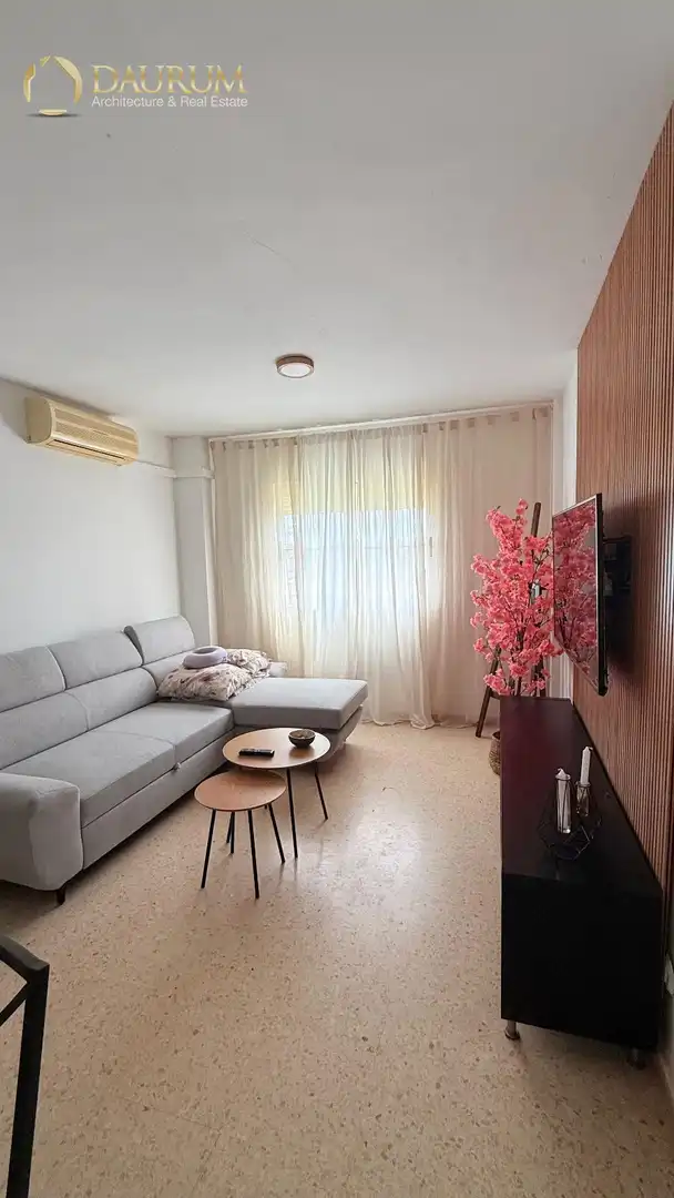 Sala d'estar de Pis en venda en Dos Hermanas amb Aire condicionat i Terrassa