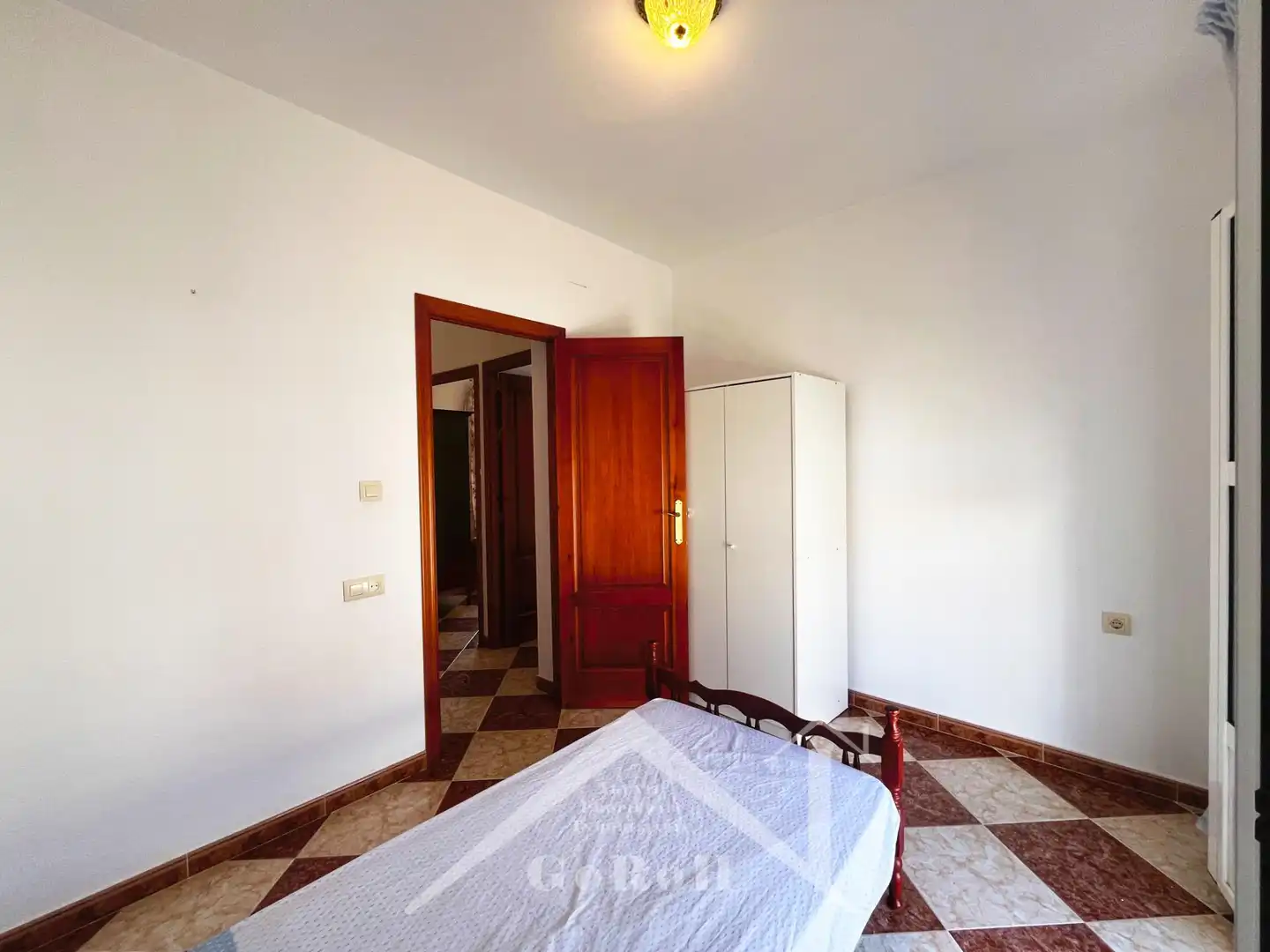 Habitación de Casa adosada en venta en Santa Olalla del Cala con Terraza, Trastero y Amueblado