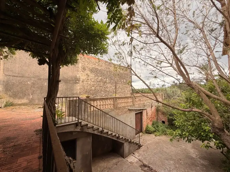 Vista exterior de Casa o xalet en venda en Saus, Camallera i Llampaies amb Terrassa i Balcó