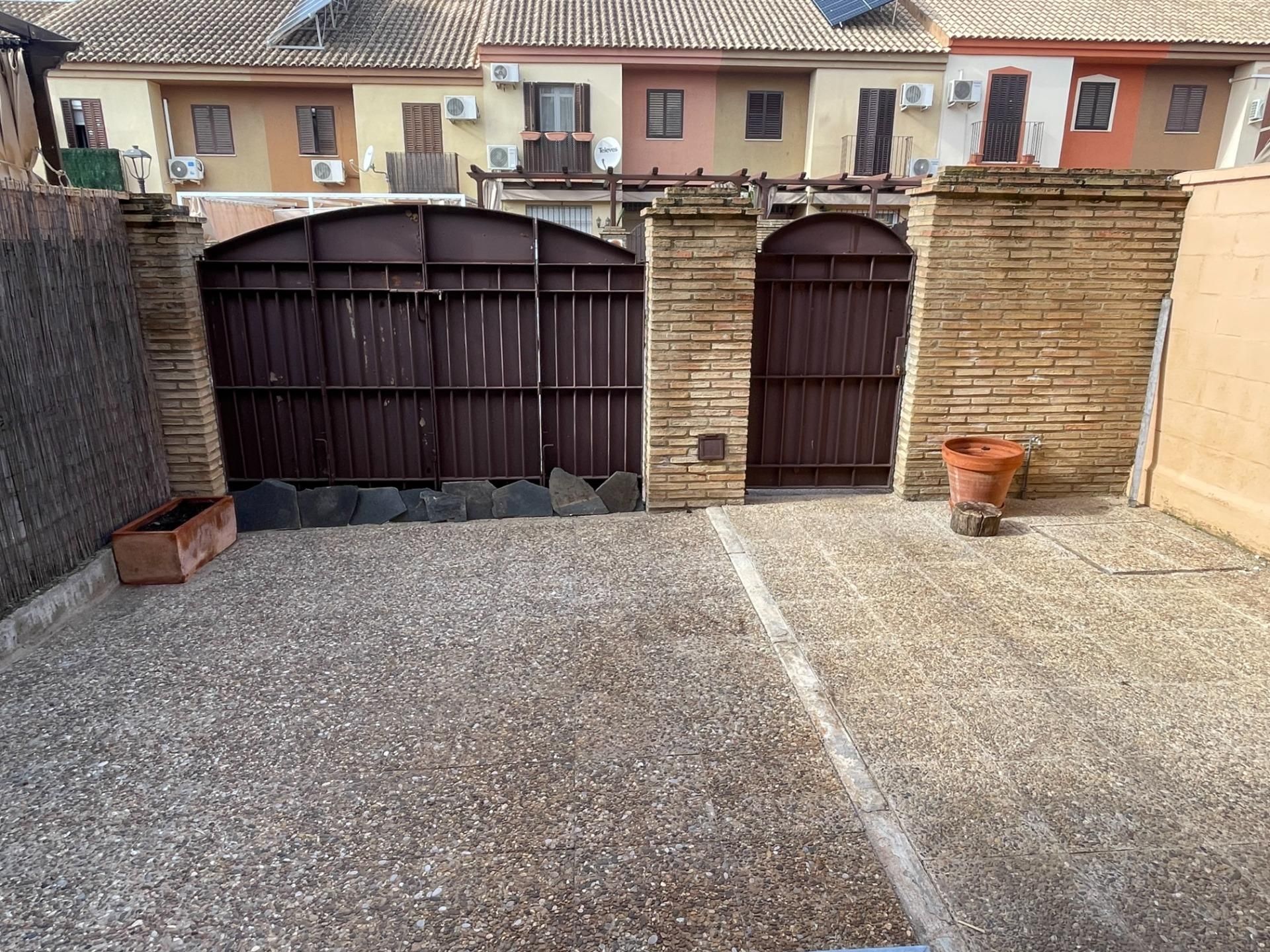 Terrassa de Casa adosada en venda en Santiponce amb Aire condicionat, Calefacció i Balcó