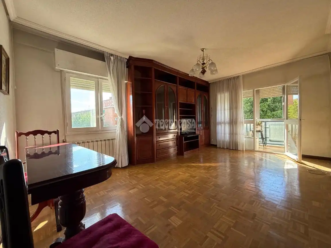 Habitación de Piso en venta en Madrid con Calefacción, Parquet y Terraza