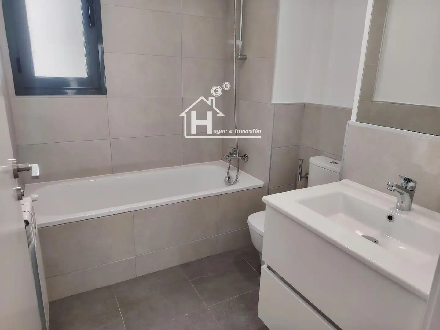Badezimmer von Wohnung zur Miete in Guadalajara mit Klimaanlage, Heizung und Terrasse