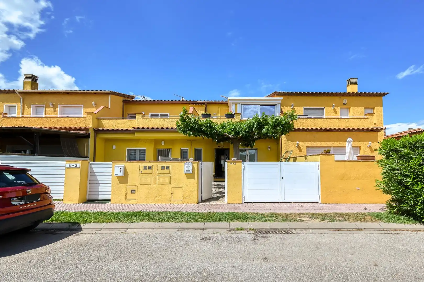 Vista exterior de Casa adosada en venta en Torroella de Fluvià con Aire acondicionado, Calefacción y Jardín privado