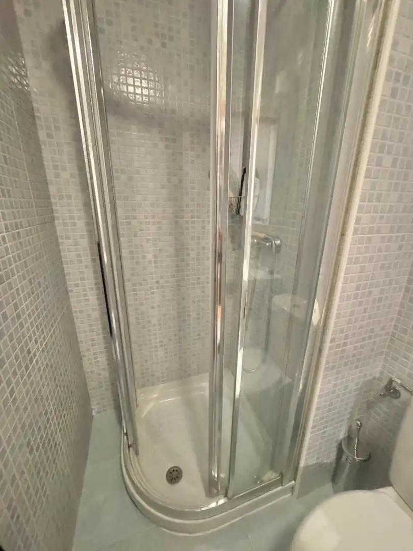 Baño de Piso en venta en Oviedo  con Calefacción