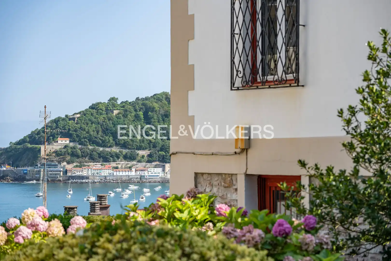 Vista exterior de Finca rústica en venda en Donostia - San Sebastián  amb Calefacció, Terrassa i Traster