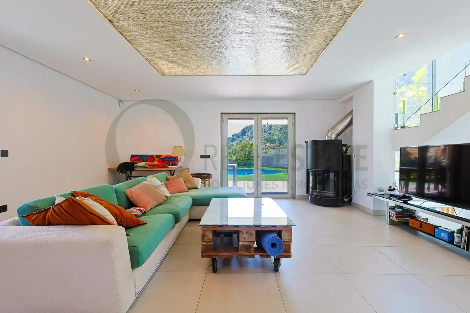 Sala d'estar de Casa o xalet en venda en Alicante / Alacant amb Aire condicionat, Calefacció i Jardí privat