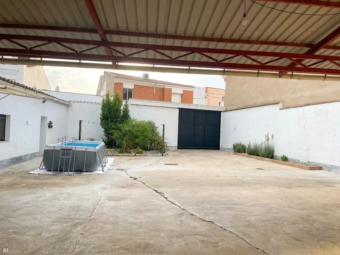 Parkplatz von Gebäude zum Verkauf in Arroyo de San Serván, Badajoz