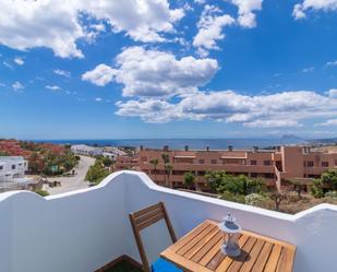 Vista exterior de Casa adosada en venda en Manilva amb Aire condicionat, Terrassa i Piscina