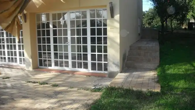 Vista exterior de Casa o xalet de lloguer en Mairena del Aljarafe amb Aire condicionat i Terrassa
