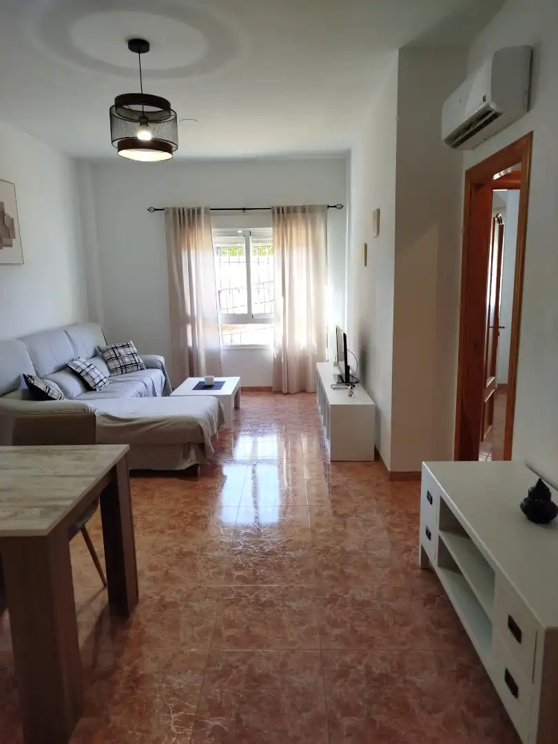Sala d'estar de Pis en venda en Roquetas de Mar amb Aire condicionat, Calefacció i Moblat