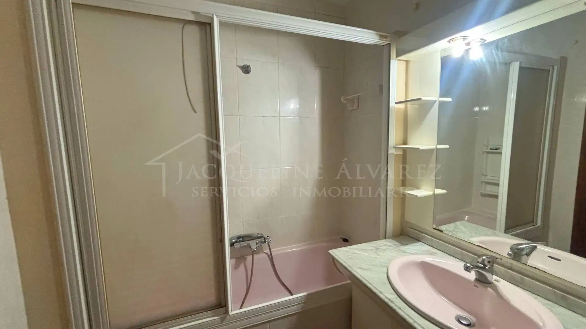 Bathroom of Detached homes for sale in Olías del Rey  with Air Conditioner, Heating and Terrace