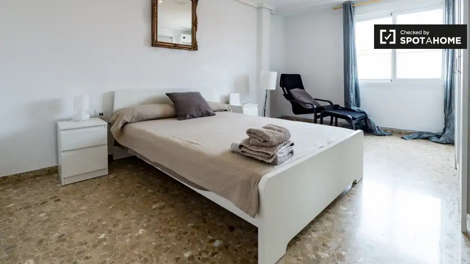 Habitación de Piso de alquiler en Xirivella con Aire acondicionado, Calefacción y Amueblado