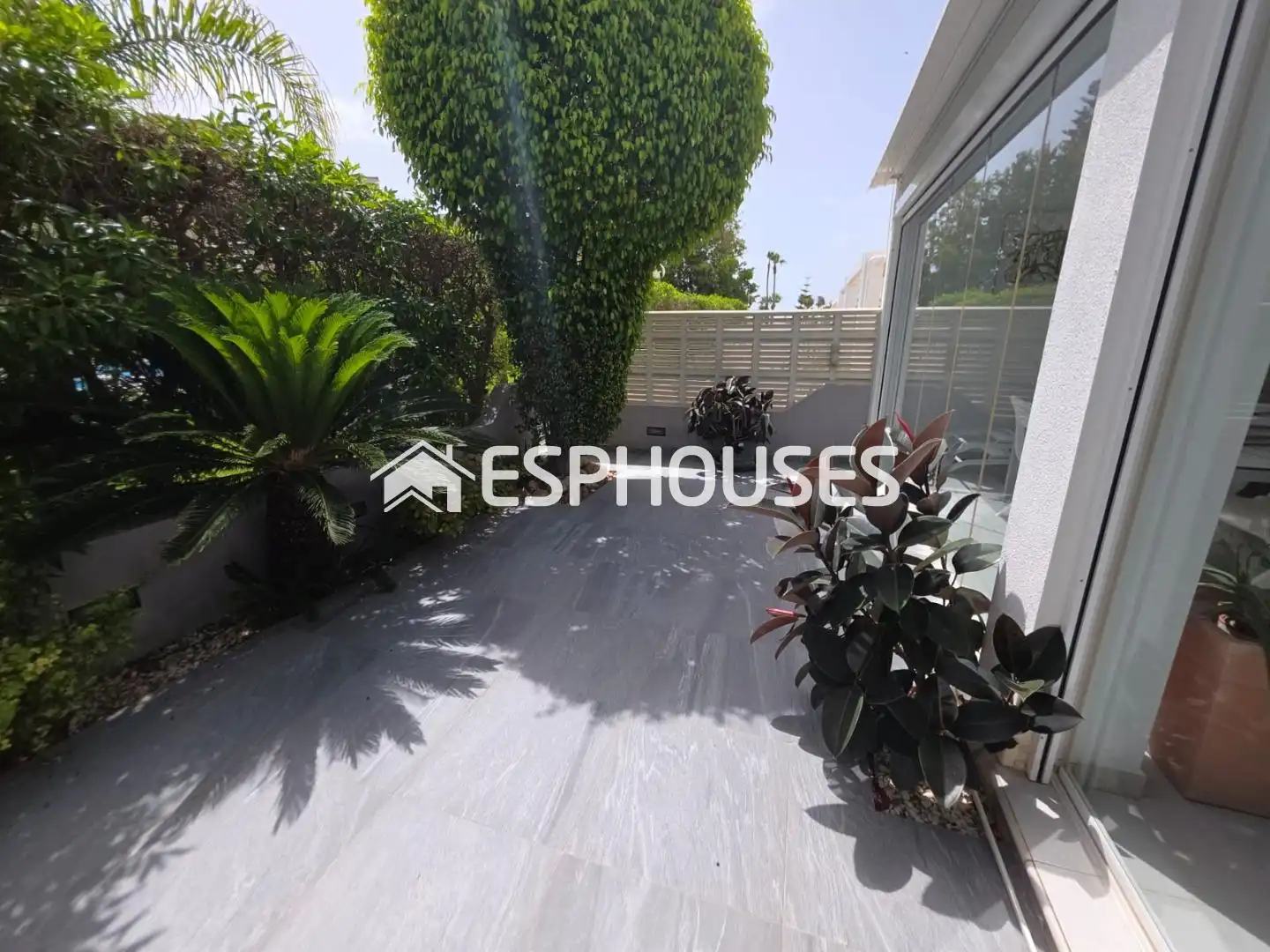 Terrace of Detached homes for sale in Guardamar del Segura  with Air Conditioner, Terrace and Furnished