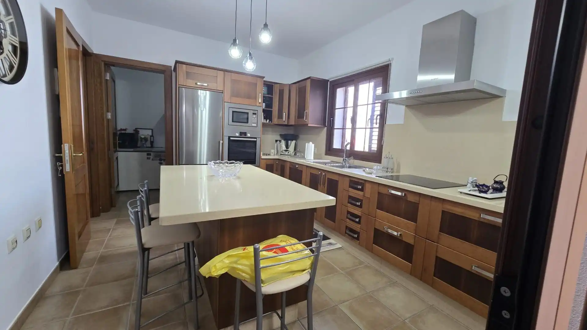 Cuina de Casa o xalet en venda en Tinajo amb Jardí privat, Terrassa i Traster