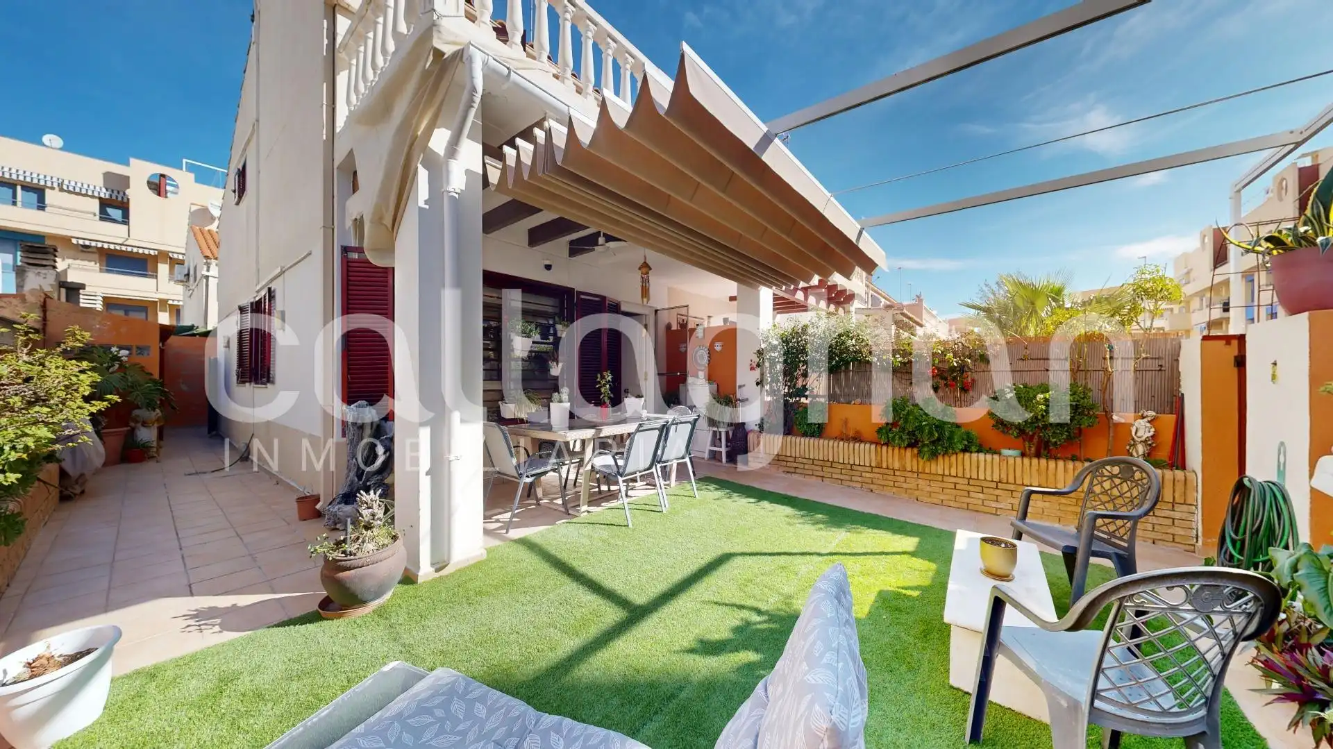 Terrasse von Einfamilien-Reihenhaus zum Verkauf in Canet d'En Berenguer mit Klimaanlage, Heizung und Privatgarten